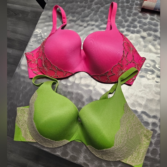 2 VS Incredible by Victoria Secret Bras - Picture 1 of 10